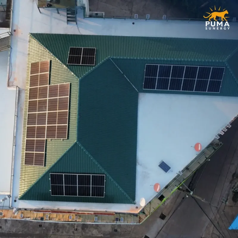 อัปเดตผลงาน ติดตั้งโซล่าเซลล์ ออฟฟิศ ขนาด 12 kW จ.สกลนคร แก้ปัญหาหลังคาหลายทิศทางด้วย Microinverter ช่วยลดต้นทุนค่าไฟได้กว่า 88,000 บาท/ปี ประเมินฟรี